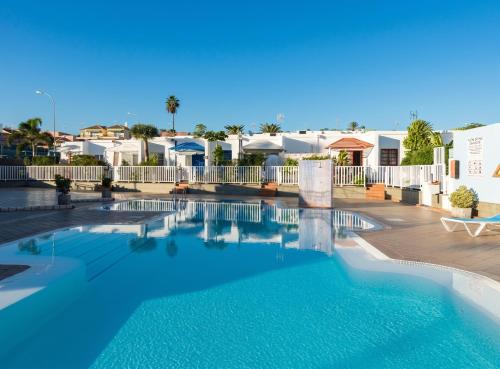 Charming Bungalow in Maspalomas with Shared Pool