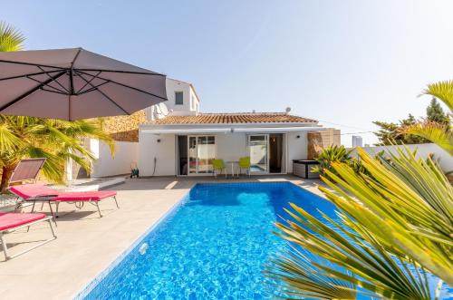 Mediterranean villa in Calpe with private pool.