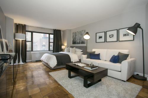 Modern Studio Apartment - Midtown East L