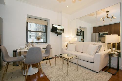 Luxury One Bedroom Apartment Macy S Herald Square In Ny
