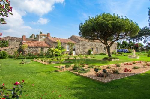 Maison spacieuse proche du centre de Landevieille + jardin clôturé