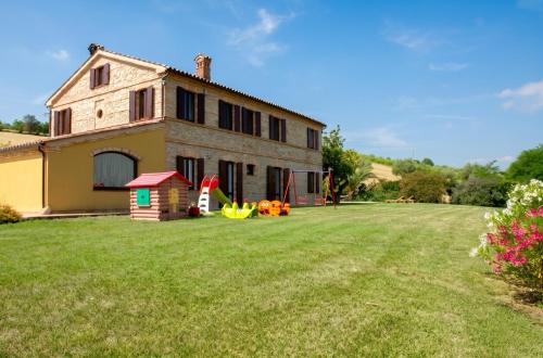  Bright apartment in Castelbellino - 75 m² - Shared Pool in Castelbellino