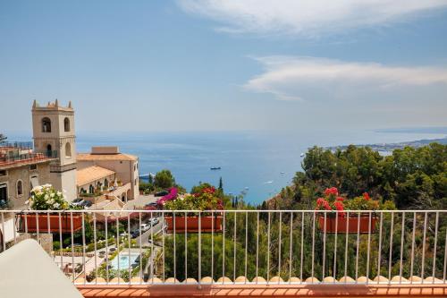 Taormina Duomo Casa Awaya Terrace View