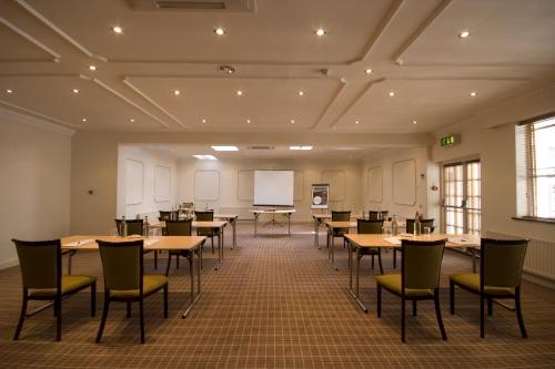 Cotswold Lodge Classic Hotel - image 10