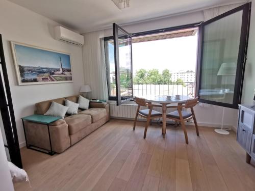 Danube River View Lounge 3 with Garage, K-District