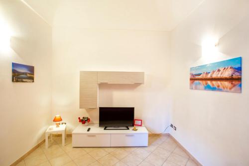 One-Bedroom Apartment image 10