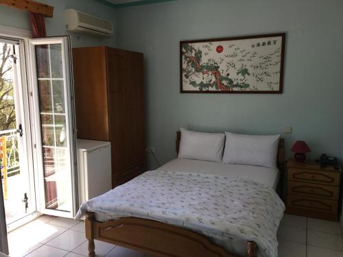 Double Room with Balcony image 10