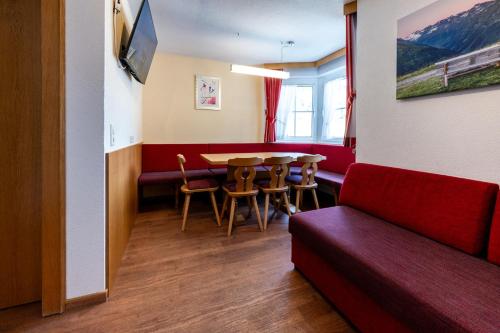 2 bedrooms, 4 beds