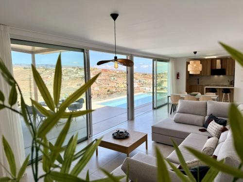 Villa Tara by Sunhousescanarias