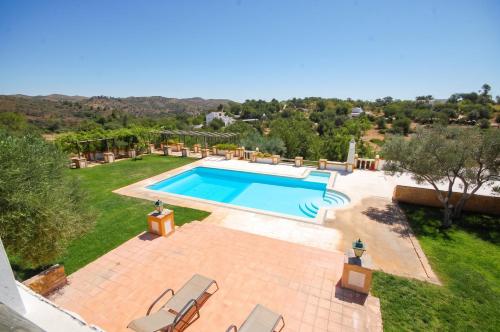 Rustic Villa Tavira with Mountain Views and Pool gîte à louer Juliãos