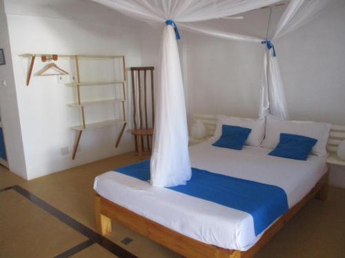 1 double bed, 3 twin beds