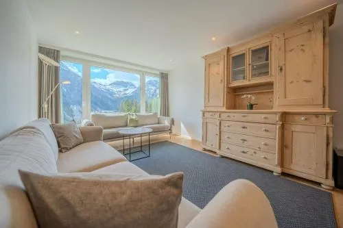 Viktoria A44 by Arosa Vacations, exklusives App im Zentrum mit privater Garage & Panoramablick in Arosa, Schweiz