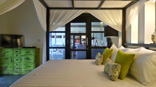 Rouge - Private Villa Condense, Bali