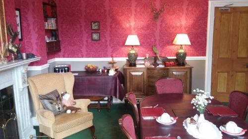 Warwick Lodge - image 8