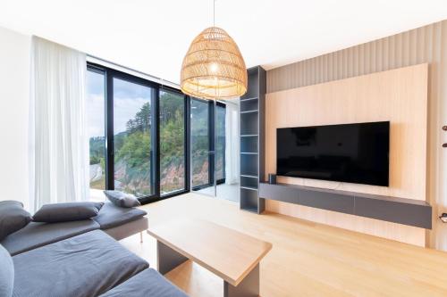 Roof Gardens City View Apt