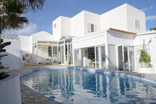 4 bedrooms, 7 beds