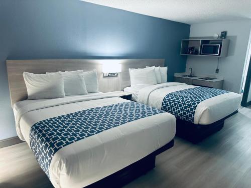 2 queen beds