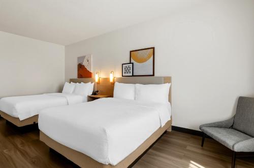 2 queen beds