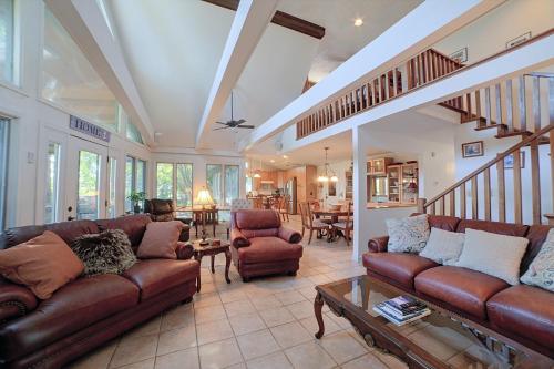 Boat Dock on Reelfoot Lake: Tiptonville Retreat