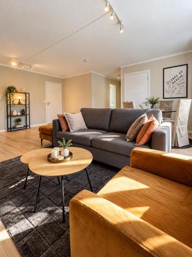 . Sentralt i Raufoss-3 soverom, opptil 5 gjester, parkering og stor hage