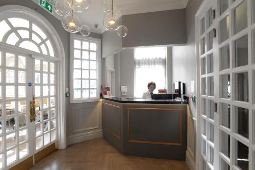 Lobby, The Kings Head Hotel in Ealing