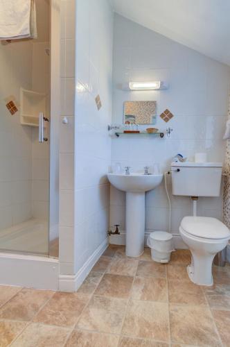 Double Room image 3