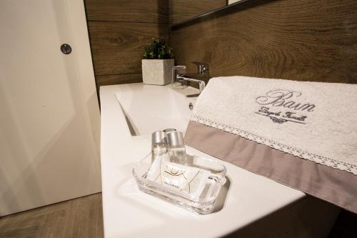One-Bedroom Apartment image 1