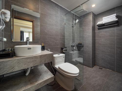 Habitación cuádruple, balcón