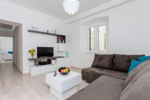 Old Town Summer Apartment 3