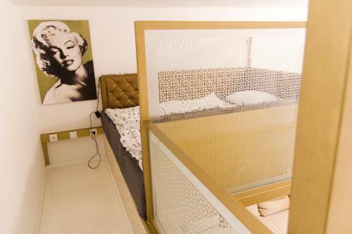 Ava's Champagne Studio, Budapest