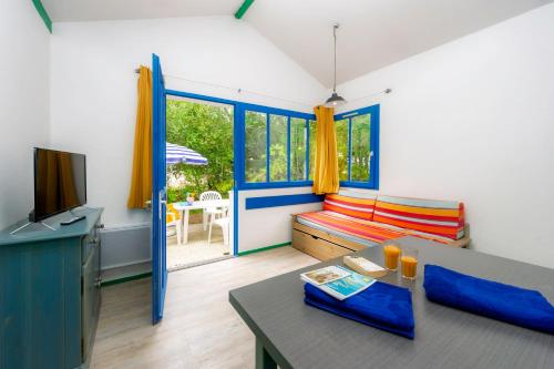 2 bedrooms, 4 beds