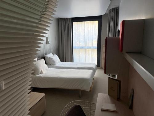 2 twin beds