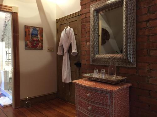 Superior Queen Room: The Poet's Loft