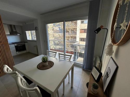Moderno Semipiso en La Perla, con cochera