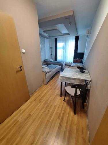 4 twin beds