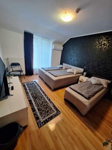 3 twin beds