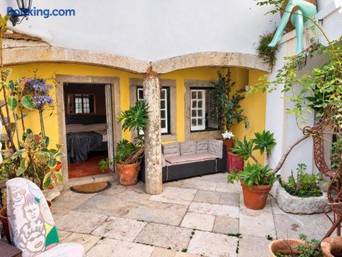 Cozy tiny Room in 17th century Villa in Sintra Historic Center, BBQ, Snooker, Patio and Piano - Velvet Sintra 1