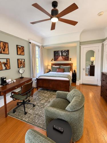 1 queen bed