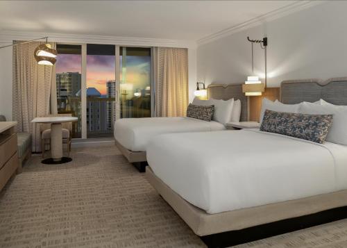 2 queen beds