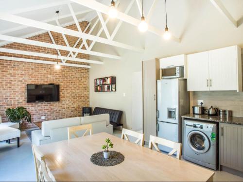 2 bedrooms, 4 beds