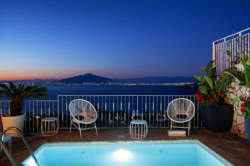 Spacious Sorrento Villa with Pool, Jacuzzi & Panoramic Sea View