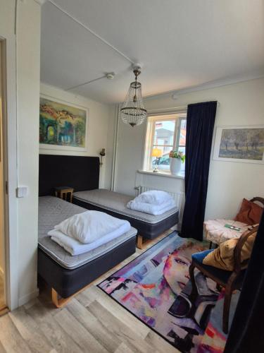 2 twin beds