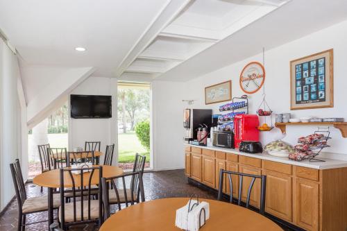 Howard Johnson by Wyndham Vero Beach / Downtown - image 2