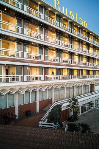 Hotel Al Bustan