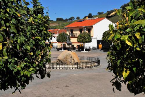 Tuvākā izklaides vieta, Hostal la Encina in El Real de la Jara