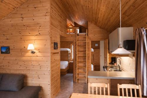 2 bedrooms, 6 beds