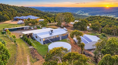 Peaceful Lower Chittering Escape - Scenic valley views on Private Acreage