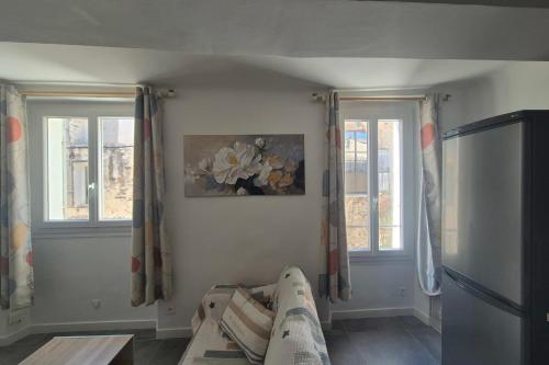 Bright 3 apartment close to shops