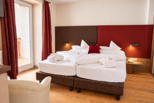 2 bedrooms, 3 beds