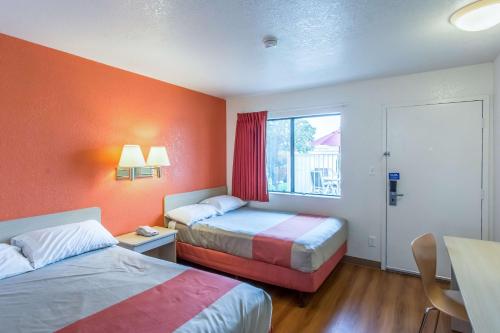 2 double beds